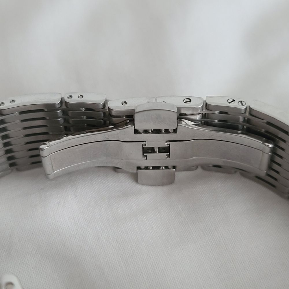 Gucci Men's Silver Timepieces 3 ATM 8600M Stainless Steel Water Resistant Watch - Picture 8 of 11